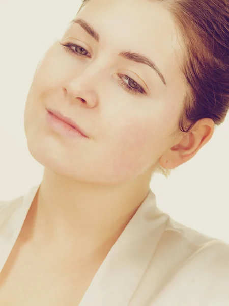 Młoda Kobieta Brązowe Włosy Bez Makijażu Naturalne Piękno Leczenie Uzdrowiskowe — Zdjęcie stockowe