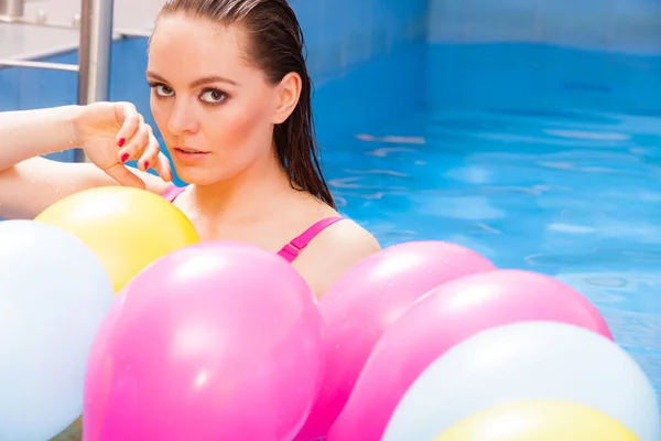 Relax Kurhotel Wellness Konzept Frau Hat Spaß Mit Luftballons Wasser — Stockfoto