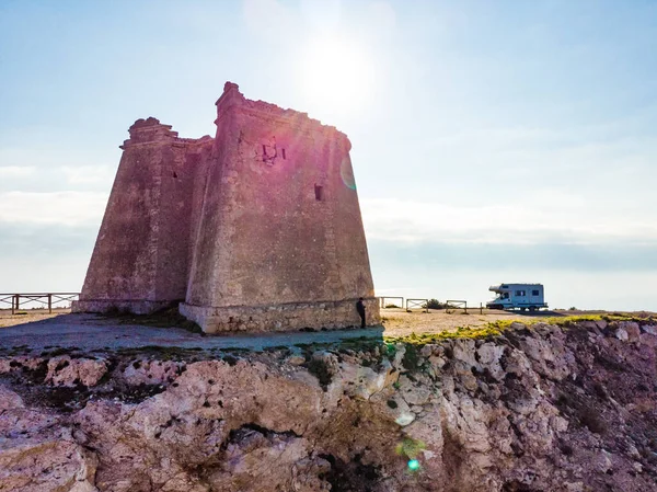 Vehículo Campista Torre Mesa Roldan Parque Natural Cabo Gata Nijar — Foto de Stock