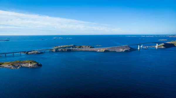 Hava Görüntüsü Dünyaca Ünlü Atlantik Karayolu Köprüsü Norveç Avrupa Sında — Stok fotoğraf