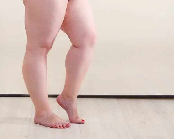 Unrecognizable Size Woman Showing Her Naked Barefoot Legs Wooden Floor — Stock Photo, Image