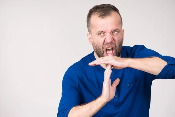 Hombre Grosero Enojado Adulto Mostrando Gesto Detener Tiempo Con Las —  Fotos de Stock