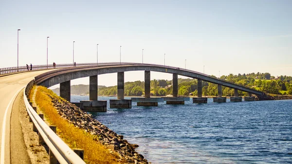 Road Bridge Bolsoya Kustlandschap Noorwegen Europa Noorse Provinciale Weg Toeristische — Stockfoto