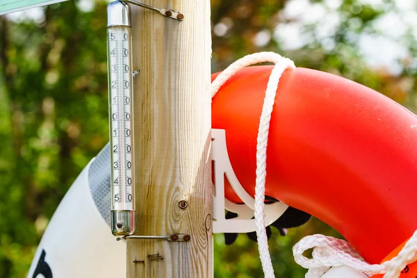 Rescue Ring Outdoor Thermometer Accident Prevention Water Rescue — Stock Photo, Image