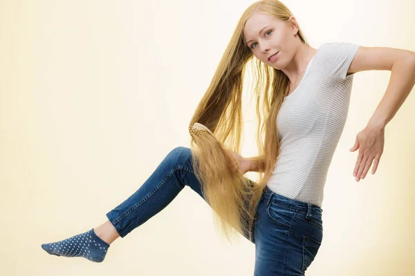 Blonde Woman Brush Combing Her Very Long Hair Teenage Girl — Stock Photo, Image