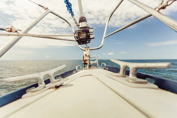 Lapper Genoa Rolo Jib Jibsheet Barco Durante Cruzeiro Água Mar — Fotografia de Stock