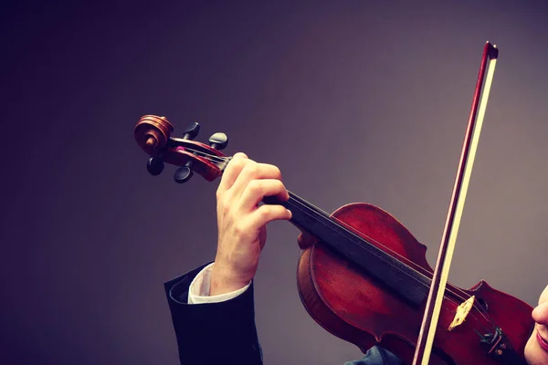 Musikpassion Hobbykoncept Närbild Ung Man Klädd Elegant Spela Trä Violin — Stockfoto