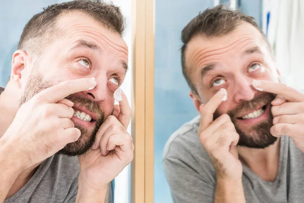 Happy Funny Adult Guy Applying Moisturizer Cream Male Skin Care — Stock Photo, Image