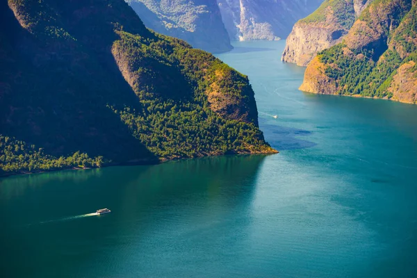 Aurlandsfjord Paisagem Fiorde Com Navio Cruzeiro Noruega Escandinávia — Fotografia de Stock