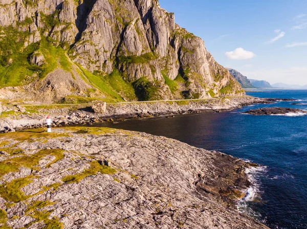 Zeegezicht Met Vuurtoren Rustplaats Andoya Eiland Landschappelijke Rotskust Bij Nordmela — Stockfoto