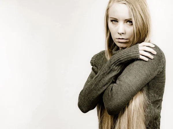 Conceito Pessoas Solidão Sozinha Triste Jovem Mulher Cabelo Longo Adolescente — Fotografia de Stock