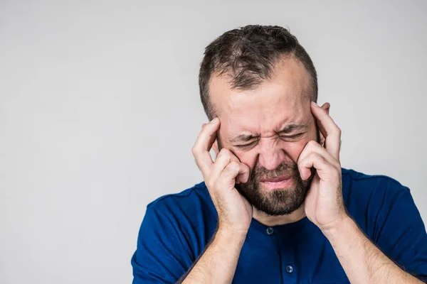 Uomo Adulto Preoccupato Qualcosa Ragazzo Gesticolare Con Mani Vedendo Spiacevoli — Foto Stock