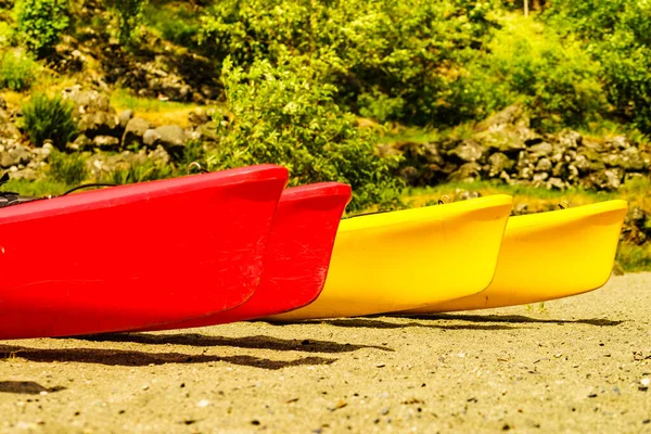 Kayak Sulla Riva Dell Acqua Viaggi Vacanze Stile Vita Attivo — Foto Stock