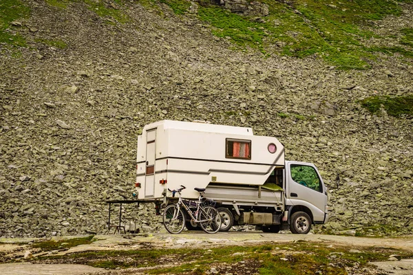 Ulusal Turizm Rotası Gamle Strynefjellsvegen Bisiklet Süren Dağların Manzarası Karavan — Stok fotoğraf