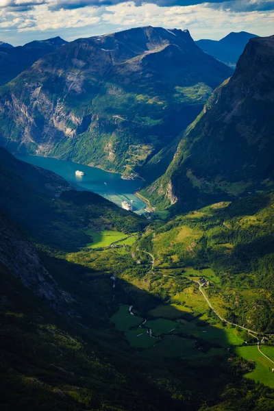 Idegenforgalmi Vakáció Utazás Fantasztikus Kilátás Geirangerfjord Hegyvidéki Táj Dalsnibba Szempontból — Stock Fotó