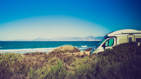 Camper Veicolo Ricreativo Sulla Costa Mediterranea Spagna Campeggio Sulla Spiaggia — Foto Stock