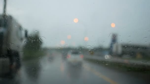 Conduzca Camino Bajo Lluvia Con Fondo Borroso Luz Bokeh Noche — Vídeo de stock