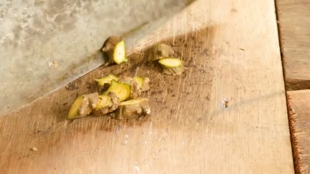 Tinospora Cordifolia Die Unter Den Gebräuchlichen Namen Herzblättriger Mondsaat Guduchi — Stockvideo