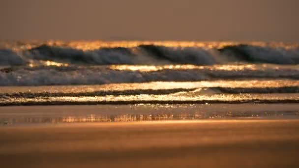 Ola Mar Playa Arena Crepúsculo Con Fondo Borroso Bokeh — Vídeos de Stock