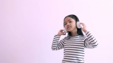 Çocuklar ritim müzik ve rock dinler