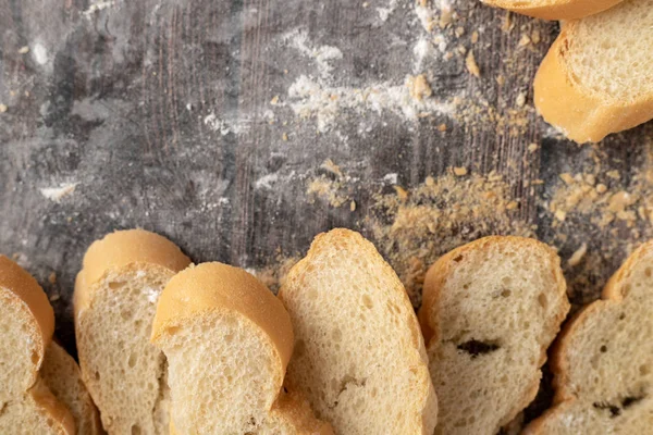 Farinha de pão e pastelaria em uma mesa de madeira — Fotografia de Stock
