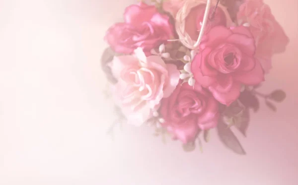 Desfocado e filtro rosa flores fundo — Fotografia de Stock