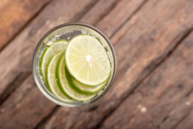 Üst görünüm yeşil kireç soda ve cam yer dilimlenmiş 