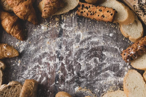 Pão Pastelaria Uma Mesa Madeira Espaço Para Entrada Texto — Fotografia de Stock
