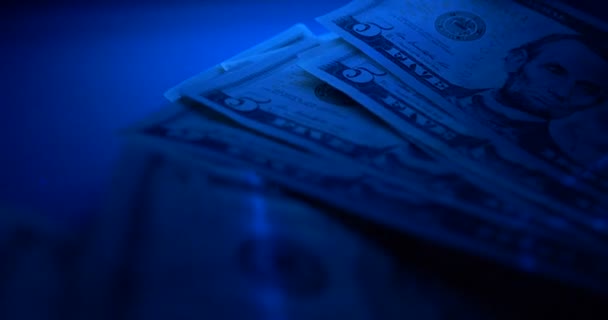 Ultraviyole Banknot Dedektörü Karanlık Bir Arka Plan Üzerine Notlar Kontrol — Stok video