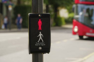 Londra Caddesi üzerinde trafik ışığı