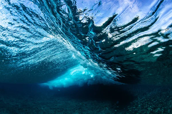 抽象背景与蓝水 水下视图 免版税图库图片