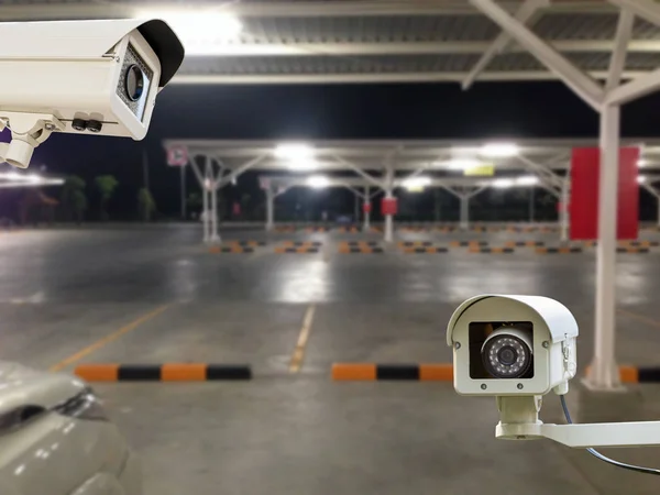 Κάμερα Ασφαλείας Cctv Λειτουργεί Χώρο Στάθμευσης Αυτοκινήτων Κατά Τις Νυκτερινές — Φωτογραφία Αρχείου