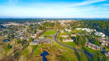 Göl Ballinger Park Mountlake Terrace Washington ABD Mt Rainier arka plan Seattle Heights mahalle