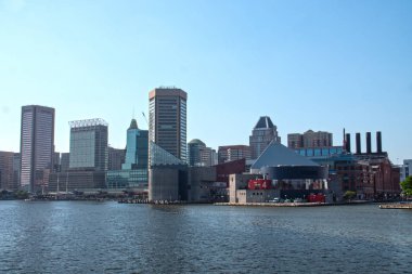 Baltimore, Maryland/Amerika Birleşik Devletleri - 24 Mayıs 2018: Inner Harbor şehir şehir manzarası Patapsco Nehri