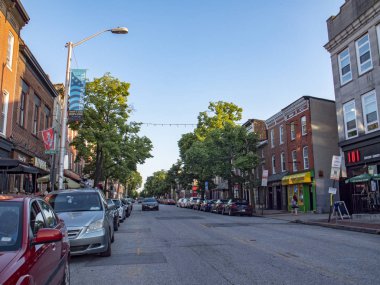 Baltimore, Maryland/Amerika Birleşik Devletleri - 24 Mayıs 2018: Ulusal doğal dolaşık yol tarihi Charles Street Federal Hill mahallesinde