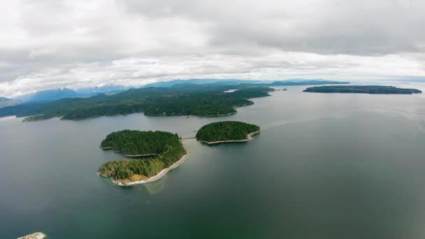 Subtila Öarna Cortes Helikopter Flygning Antenn Vinkel British Columbia Kustvatten — Stockvideo