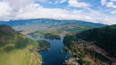 Gambot Bay Bc Kanada Sunshine Coast havadan görünümü