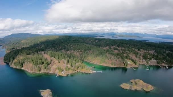 Helikopter Vancouver Kusten Gowlland Harbour Smaragd Grönt Vatten — Stockvideo