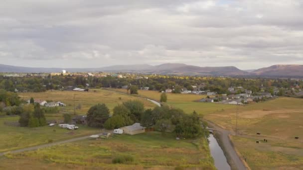 Rzeka Yakima Panoramiczny Widok Lotu Ptaka Ellensburg Waszyngton Stany Zjednoczone — Wideo stockowe