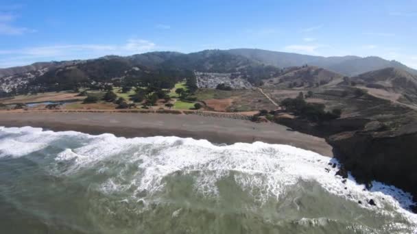 Fairway Sharp Park Laguna Salada Pacifica California Aerial Perspective Ocean — стоковое видео