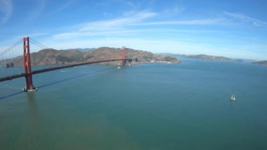 San Francisco Golden Gate Köprüsü hava helikopter görünümü üzerindeki trafik geçen Batı arıyorsunuz
