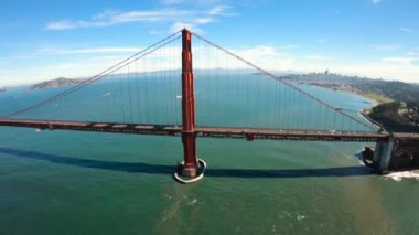 Golden Gate Köprüsü görünümü San Francisco Bay anteni görünümü şehir manzarası arka plan güneşli gün helikopter perspektif