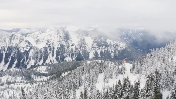 Ski Resort Soumraku Letecký Pohled Zimní Bouřková Mračna — Stock video