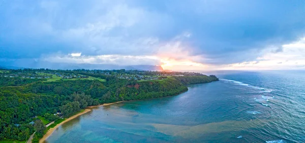 カウアイ島北部海岸プリンスビル Napali コースト夕日のパノラマ — ストック写真