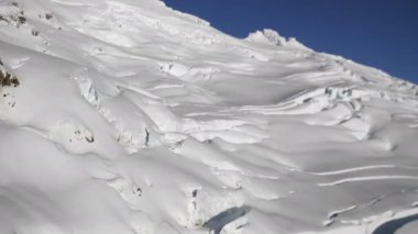 Dağ yarık mavi gökyüzü gün güneşli hava köprü