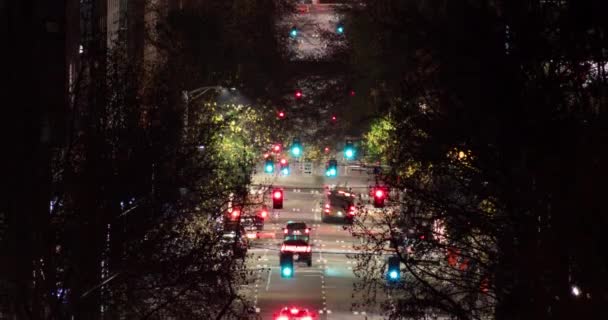 夜の時間の経過でシアトルのダウンタウンの街並み交通の Hyperlapse ストリート ライト — ストック動画
