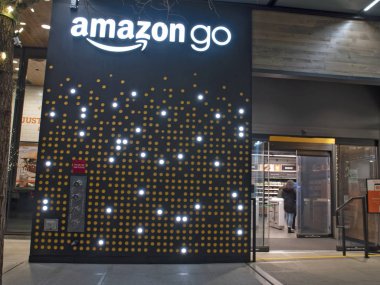 Seattle, Washington/ABD - Ocak 2019: Amazon gidin bakkal otomatik kontrol dışarı ve bir mağaza katip ziyaret gerek ile kablosuz kullanıma alma vardır