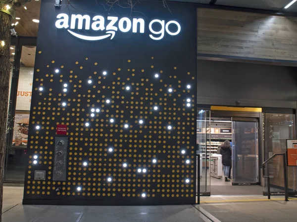 Seattle Washington Usa January 2019 Amazon Convenience Store Has Automatic — Stock Photo, Image