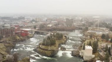 Spokane Washington helikopter açı şehir manzarası nehir şelaleler görünümünü yukarıda