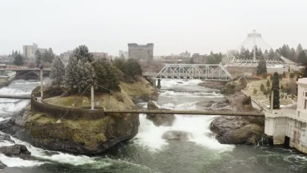 Bron Över Floden Vattenfall Infrastruktur Spokane Washington — Stockvideo